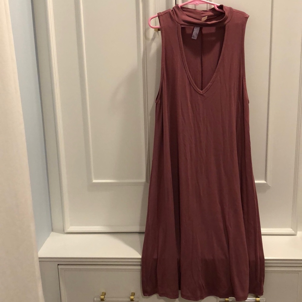 Maroon Flowy Dress w Cut Out